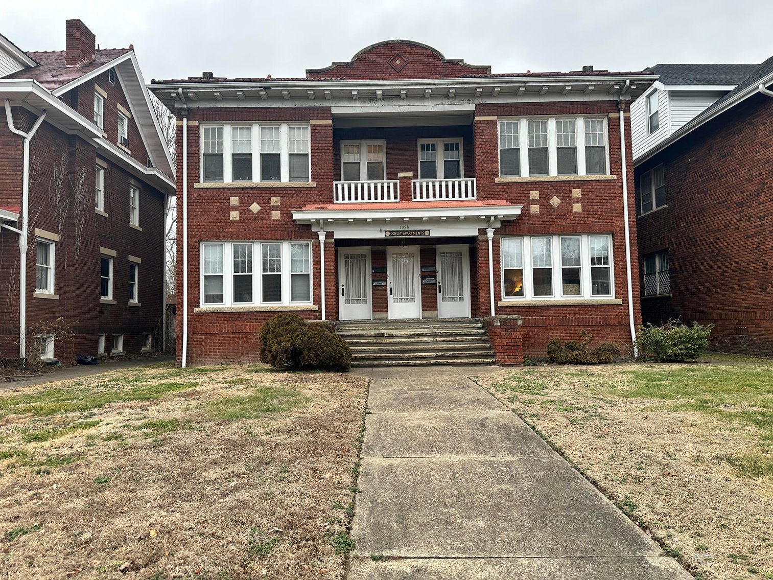 Image for SOLD $198,000 - Income Generating 4-Unit Apartment Building in Huntington