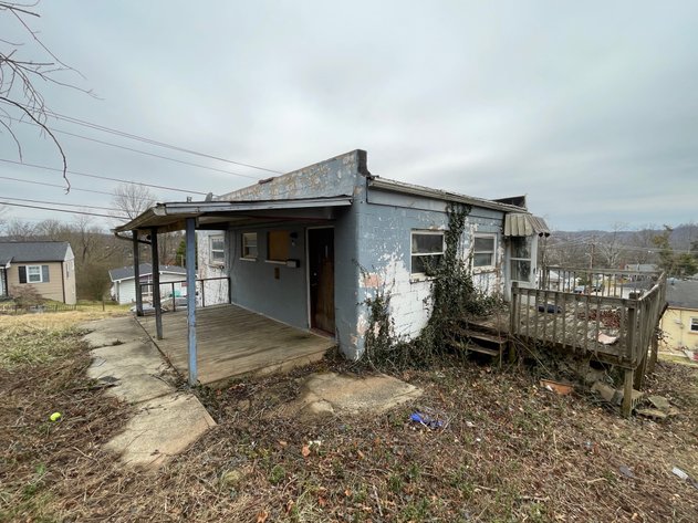 Image for SOLD - 2 Car Garage with Apartment in St. Albans Selling to the Highest Bidder