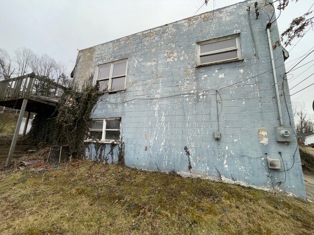 Image for SOLD - 2 Car Garage with Apartment in St. Albans Selling to the Highest Bidder