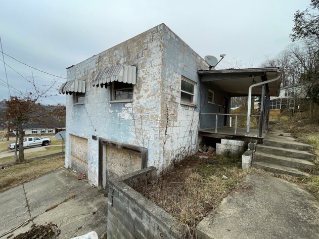 Image for SOLD - 2 Car Garage with Apartment in St. Albans Selling to the Highest Bidder