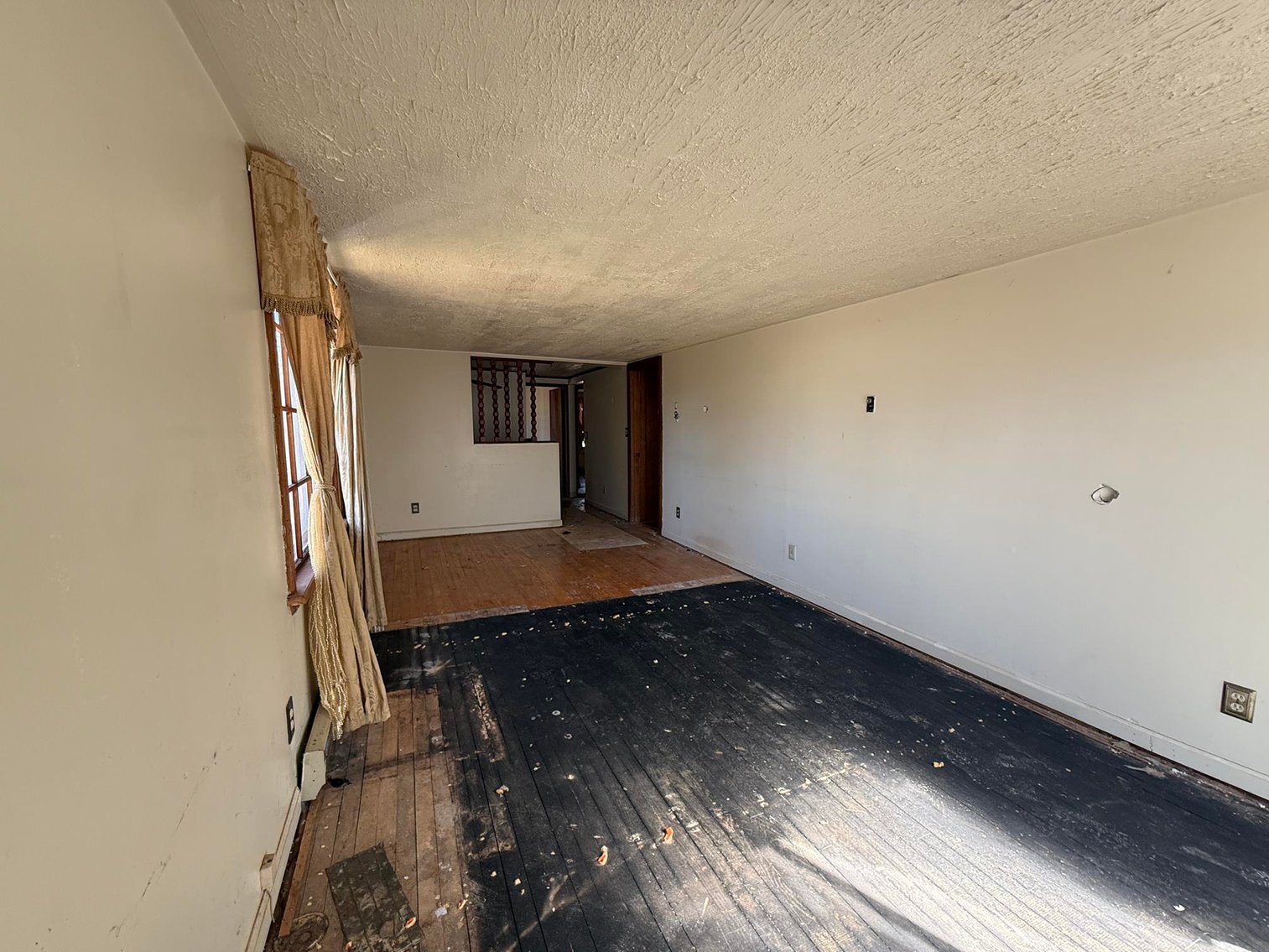 Image for NEW DATE: Home & Warehouse with Woodworking Equipment in a Prime Mercer County Location