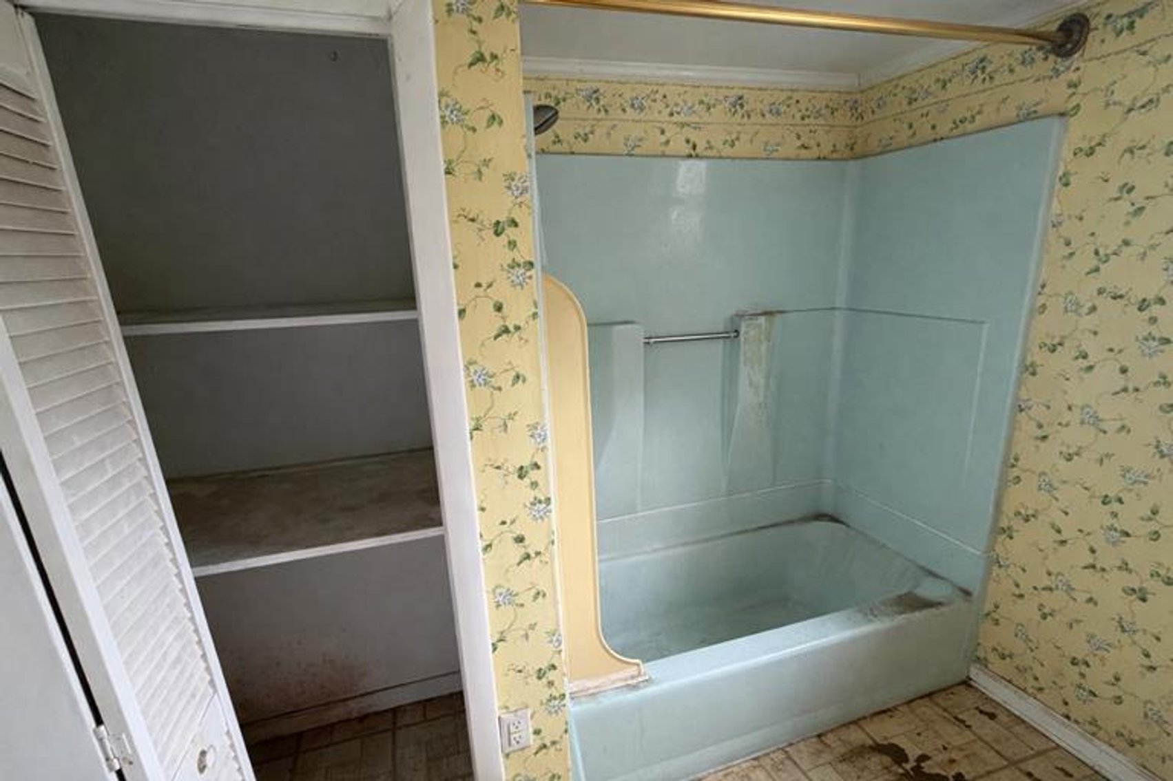 Image for SOLD $22,275 - 2 Bedroom Overlooking the Kanawha River