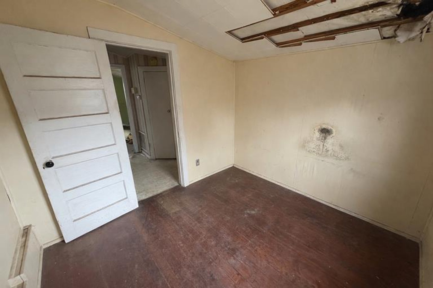 Image for SOLD $22,275 - 2 Bedroom Overlooking the Kanawha River