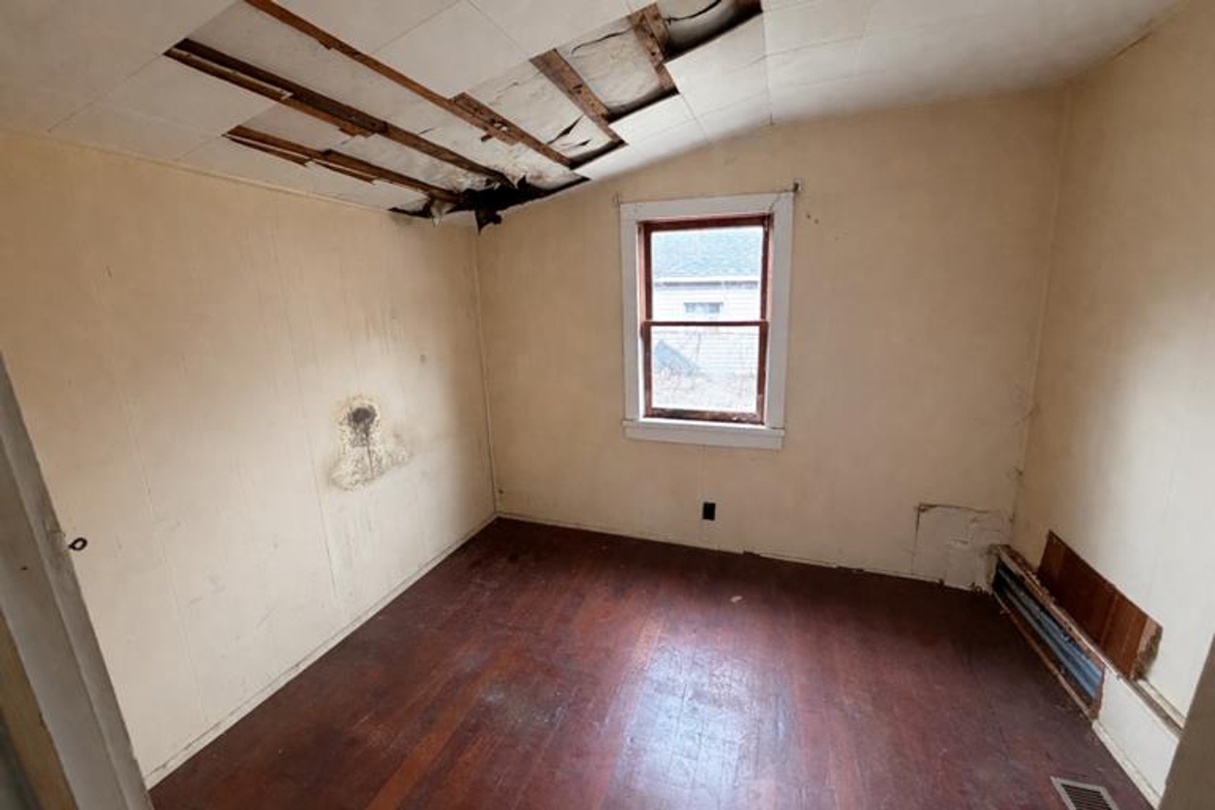 Image for SOLD $22,275 - 2 Bedroom Overlooking the Kanawha River