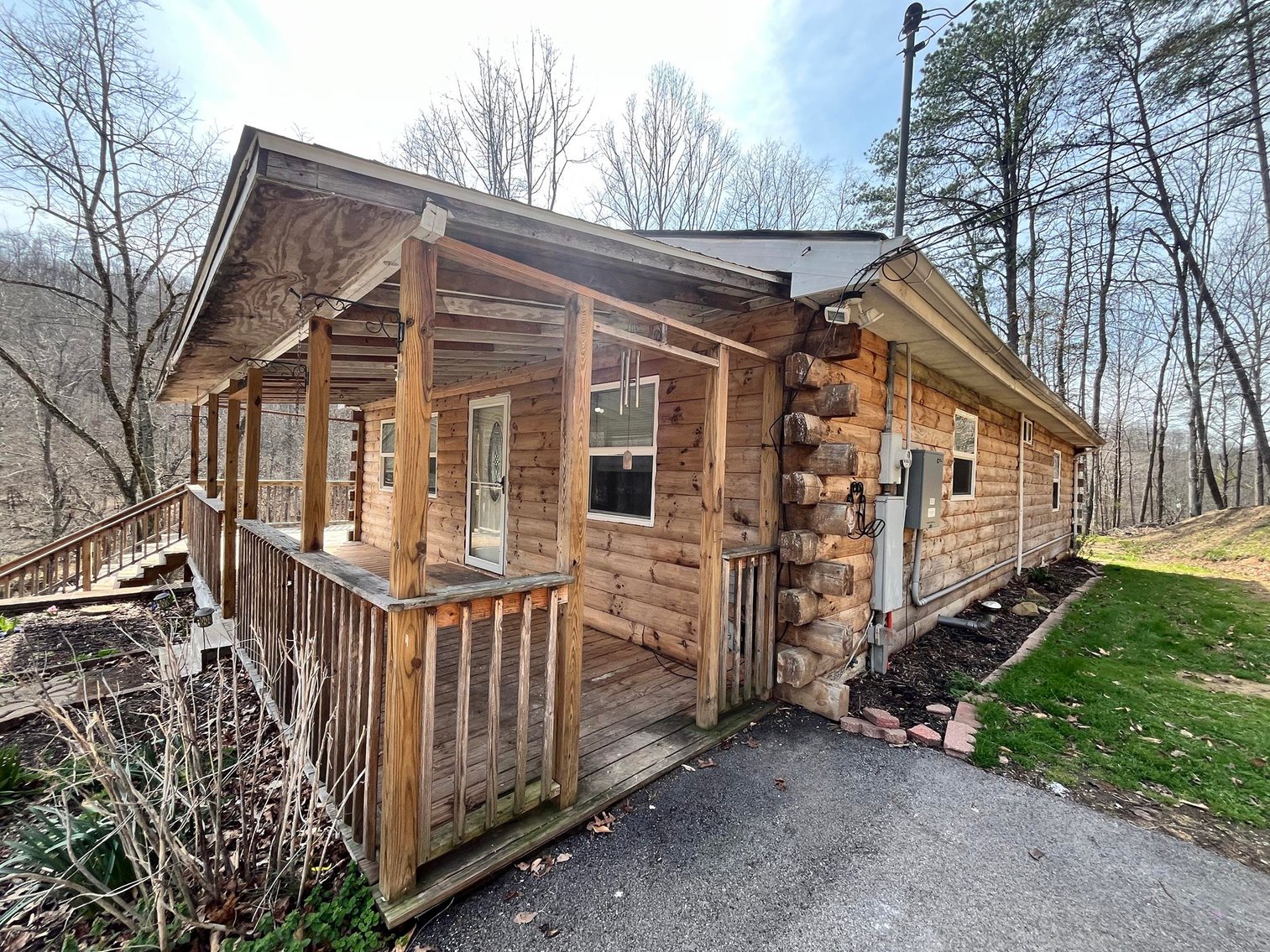 Image for SOLD $127,050 - Move-in Ready Log-Style Home on 1.63 Acres in Elkview