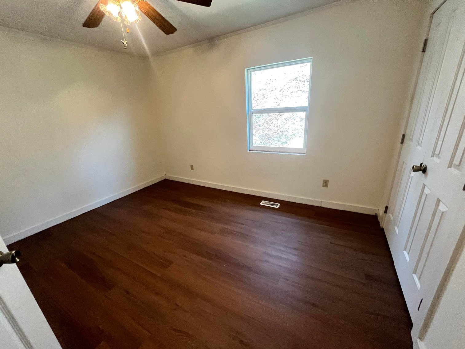 Image for SOLD $127,050 - Move-in Ready Log-Style Home on 1.63 Acres in Elkview