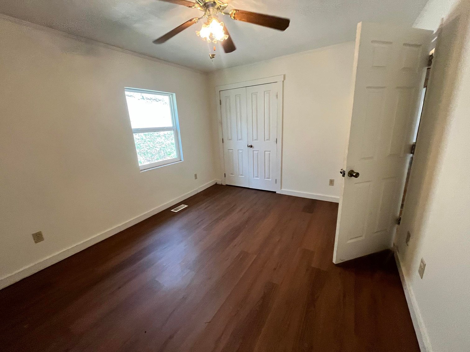 Image for SOLD $127,050 - Move-in Ready Log-Style Home on 1.63 Acres in Elkview