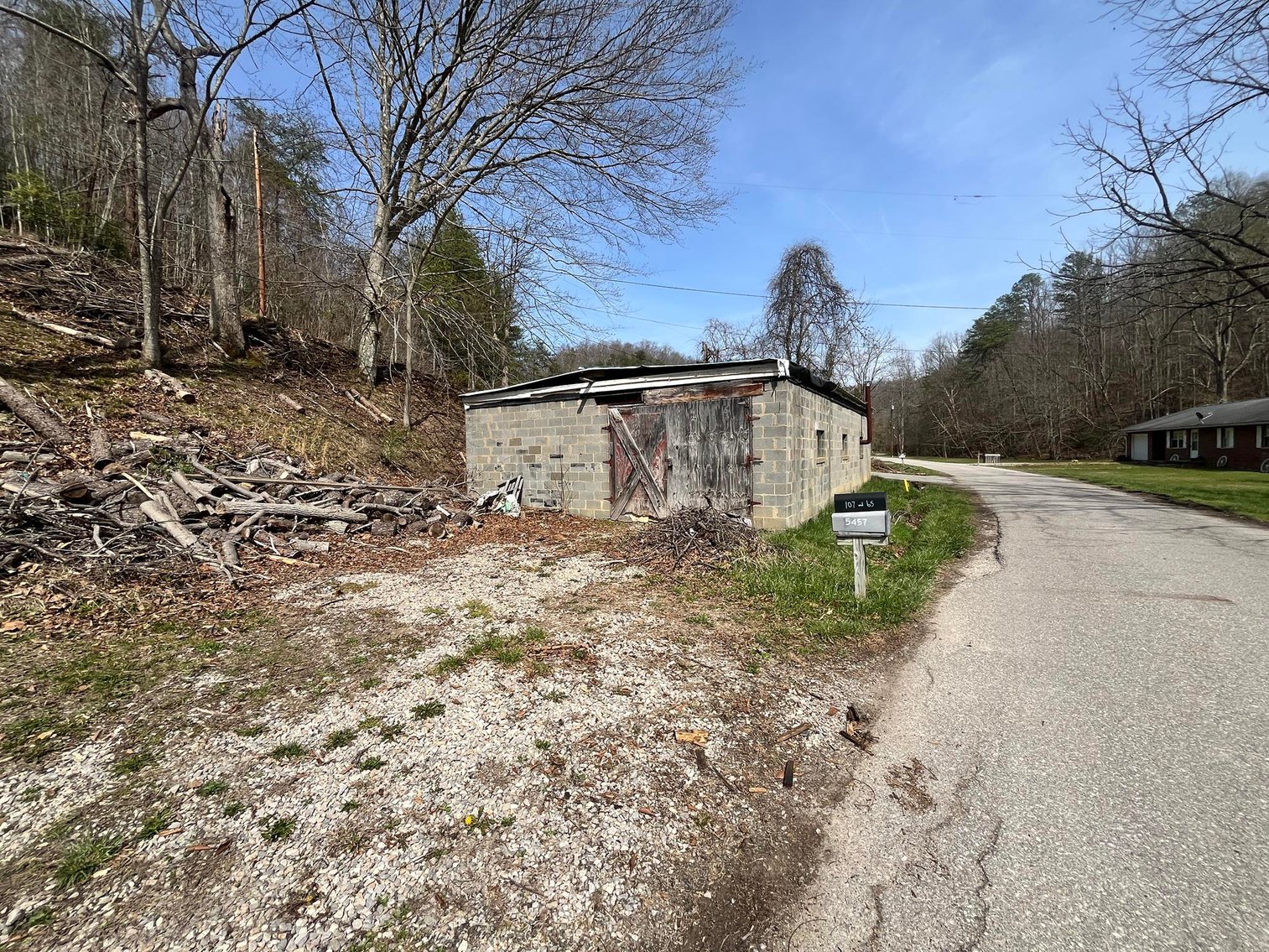Image for SOLD $127,050 - Move-in Ready Log-Style Home on 1.63 Acres in Elkview