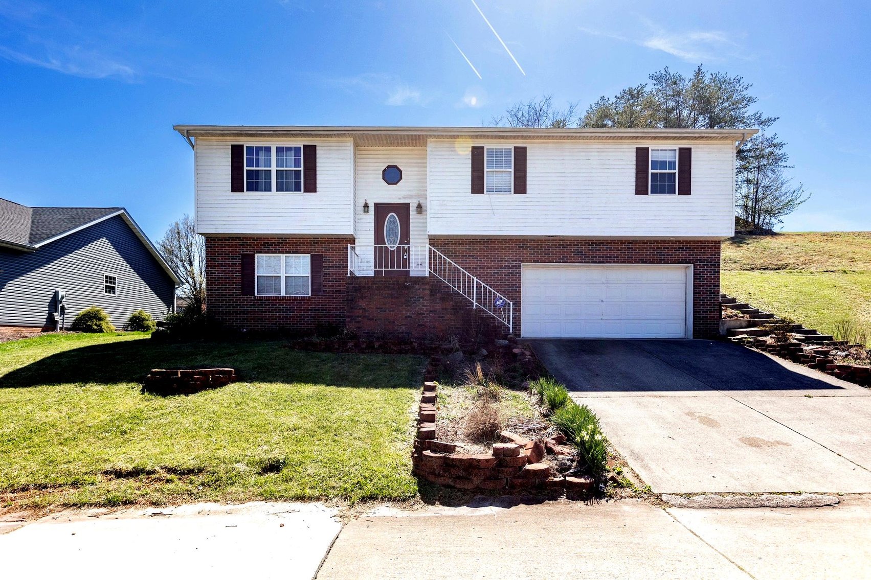Image for SOLD $163,900 - Spacious 4 Bedroom Mid-Entry on a Large Lot in Cross Lanes