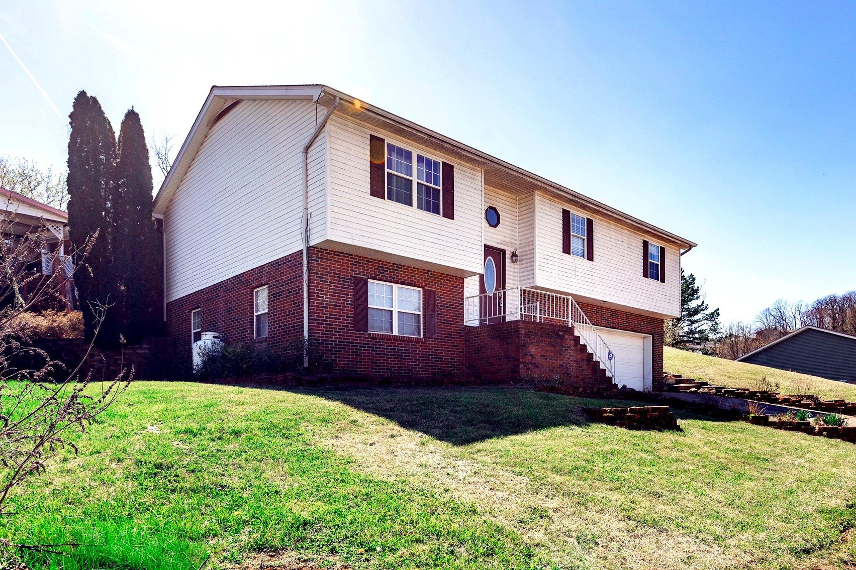 Image for SOLD $163,900 - Spacious 4 Bedroom Mid-Entry on a Large Lot in Cross Lanes