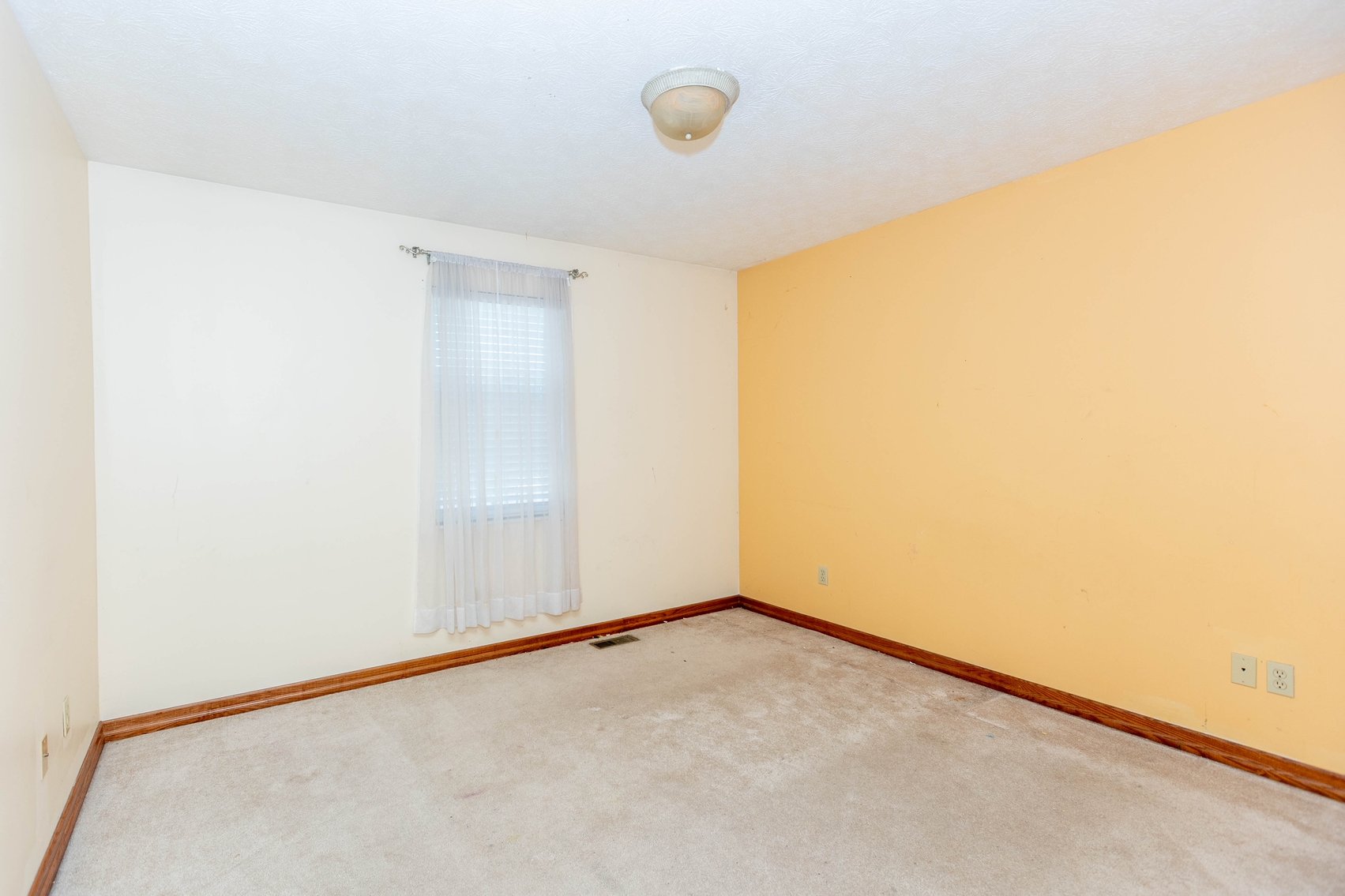 Image for SOLD $163,900 - Spacious 4 Bedroom Mid-Entry on a Large Lot in Cross Lanes