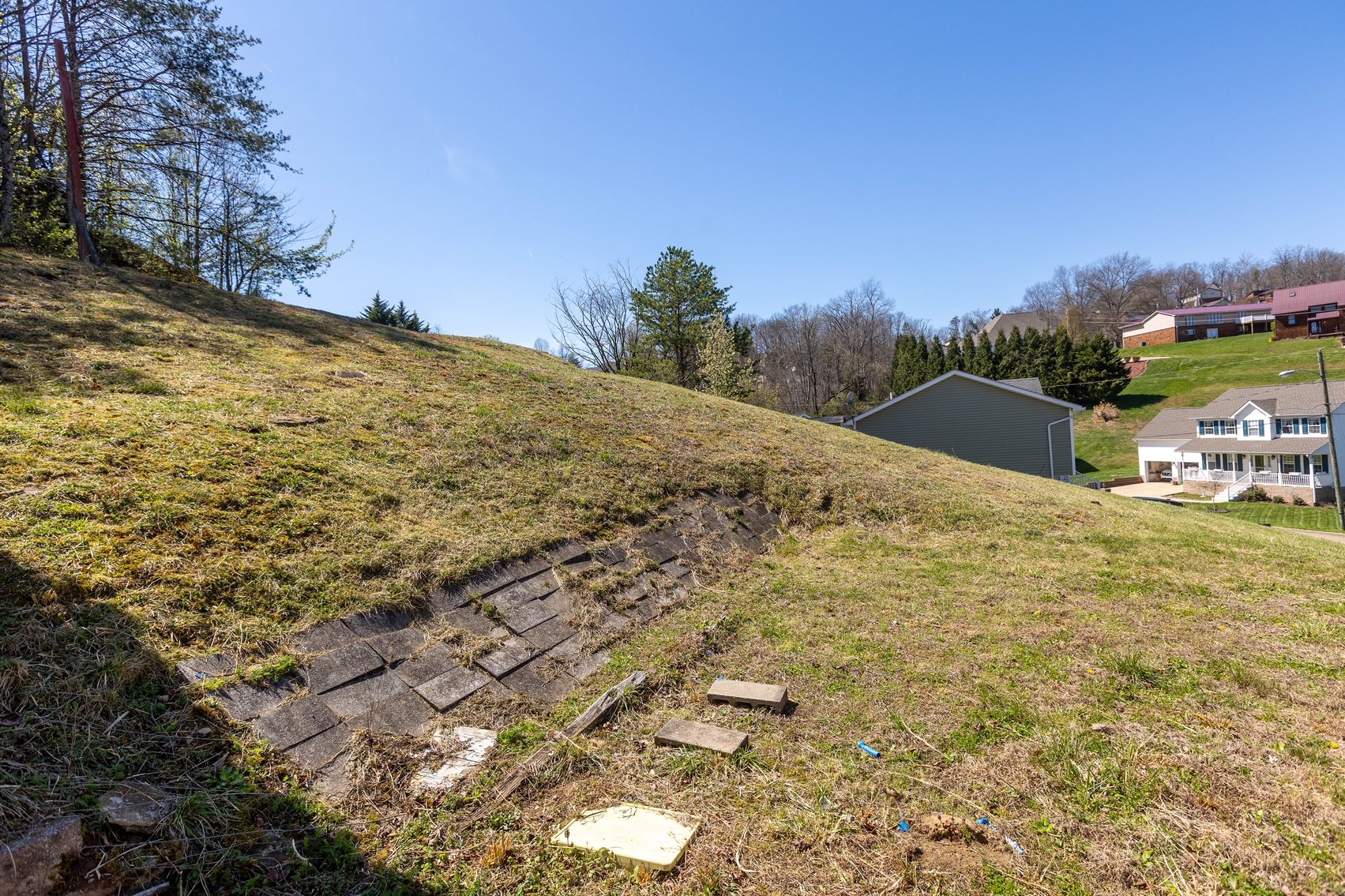 Image for SOLD $163,900 - Spacious 4 Bedroom Mid-Entry on a Large Lot in Cross Lanes