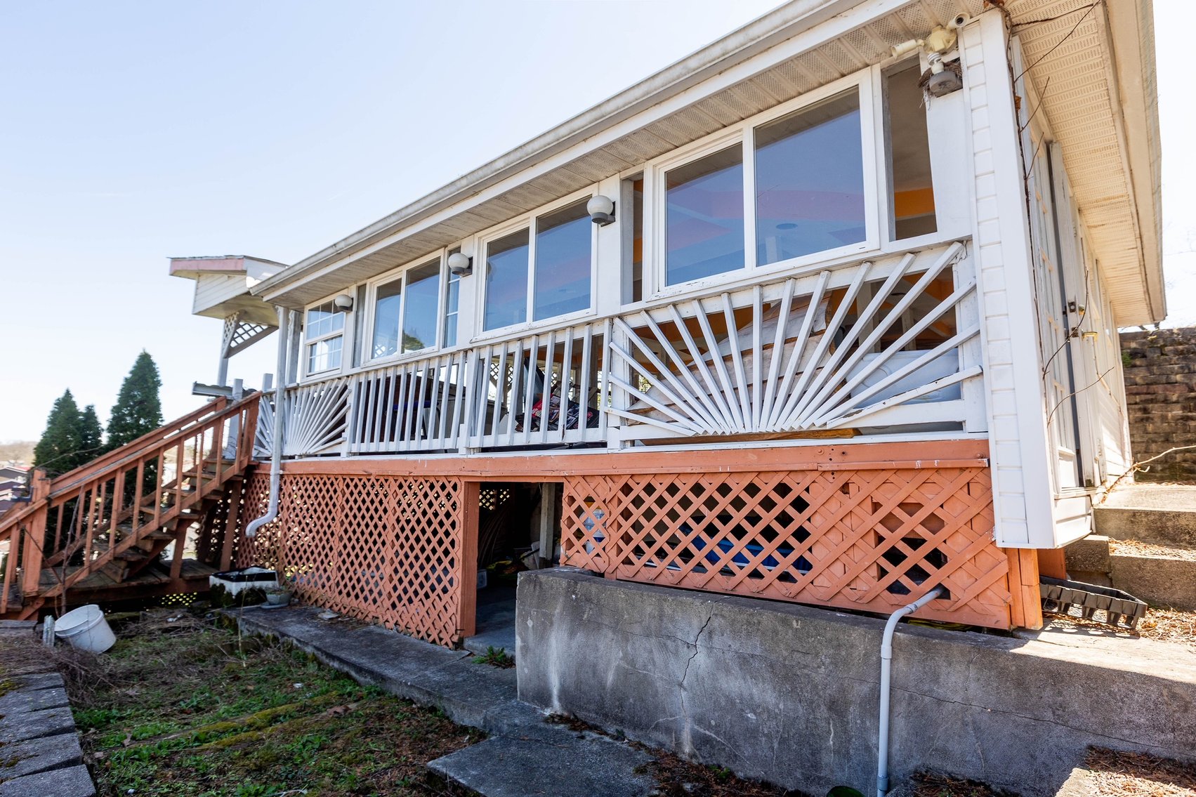 Image for SOLD $163,900 - Spacious 4 Bedroom Mid-Entry on a Large Lot in Cross Lanes