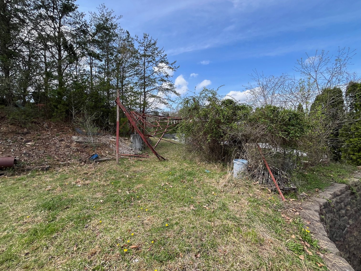 Image for SOLD $163,900 - Spacious 4 Bedroom Mid-Entry on a Large Lot in Cross Lanes