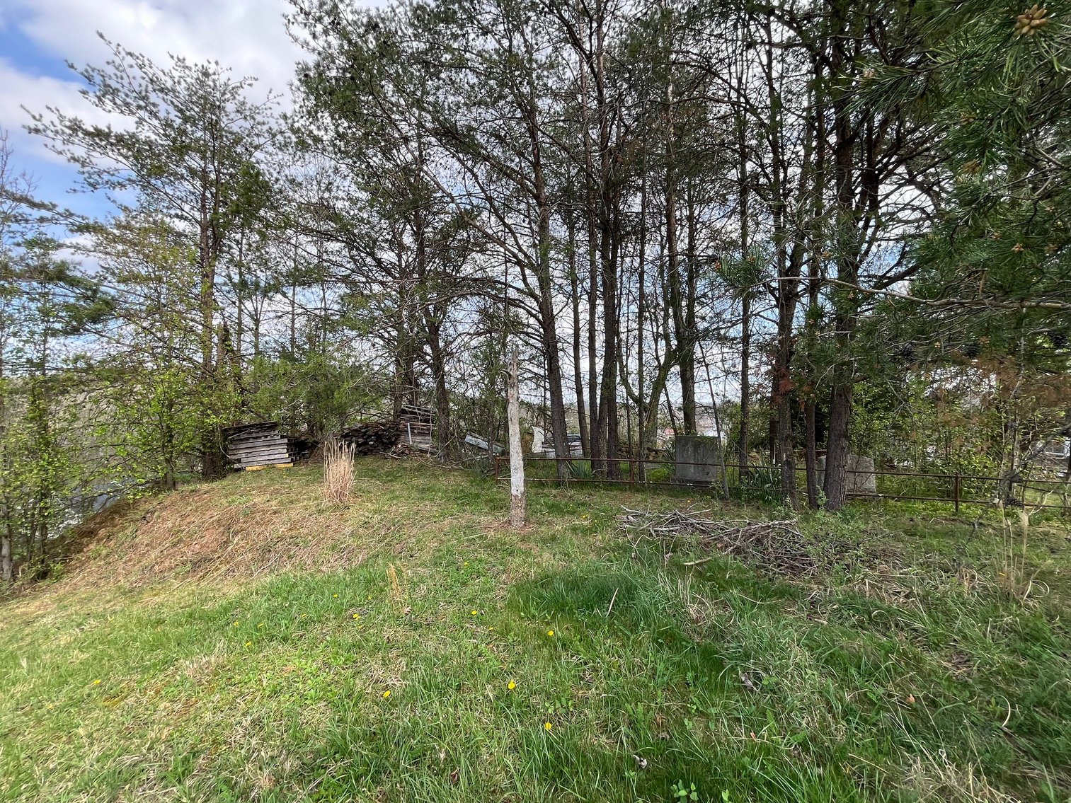 Image for SOLD $163,900 - Spacious 4 Bedroom Mid-Entry on a Large Lot in Cross Lanes