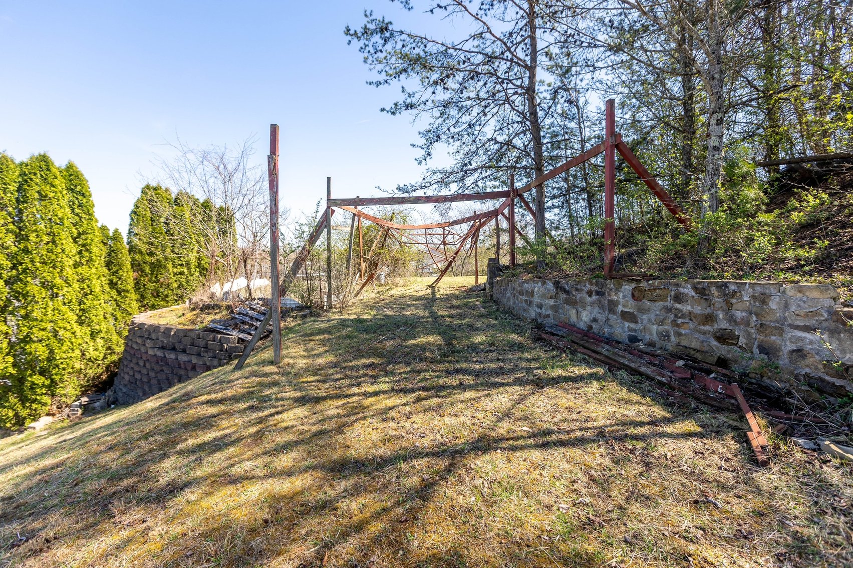 Image for SOLD $163,900 - Spacious 4 Bedroom Mid-Entry on a Large Lot in Cross Lanes
