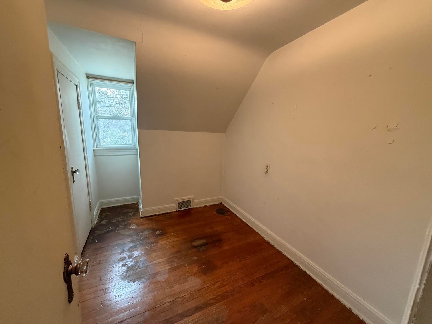 Image for SOLD $55,000 - Inviting Home in Charleston Near the Edgewood Country Club