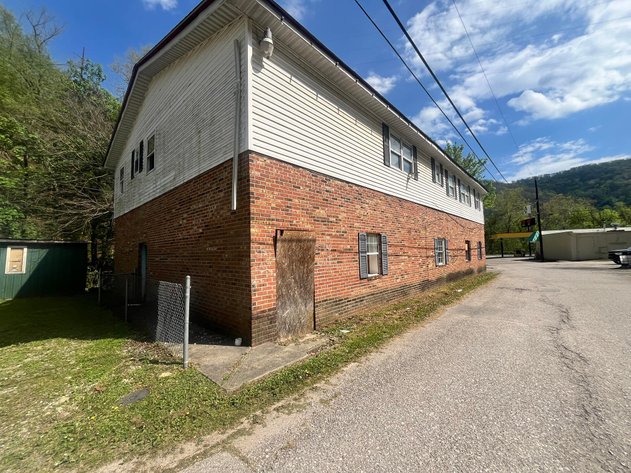 Image for 4-Unit Apartment Building in Kanawha County