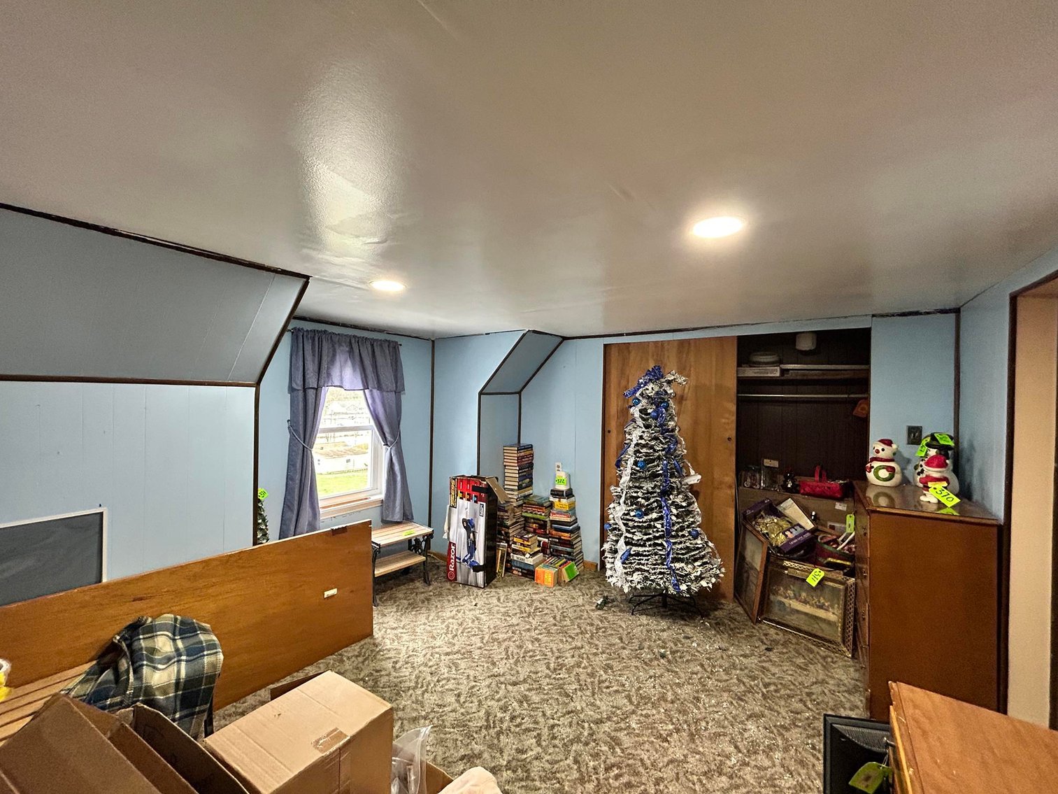 Image for SOLD $154,000 - 4 Bedroom in a Great Pleasant Valley Location