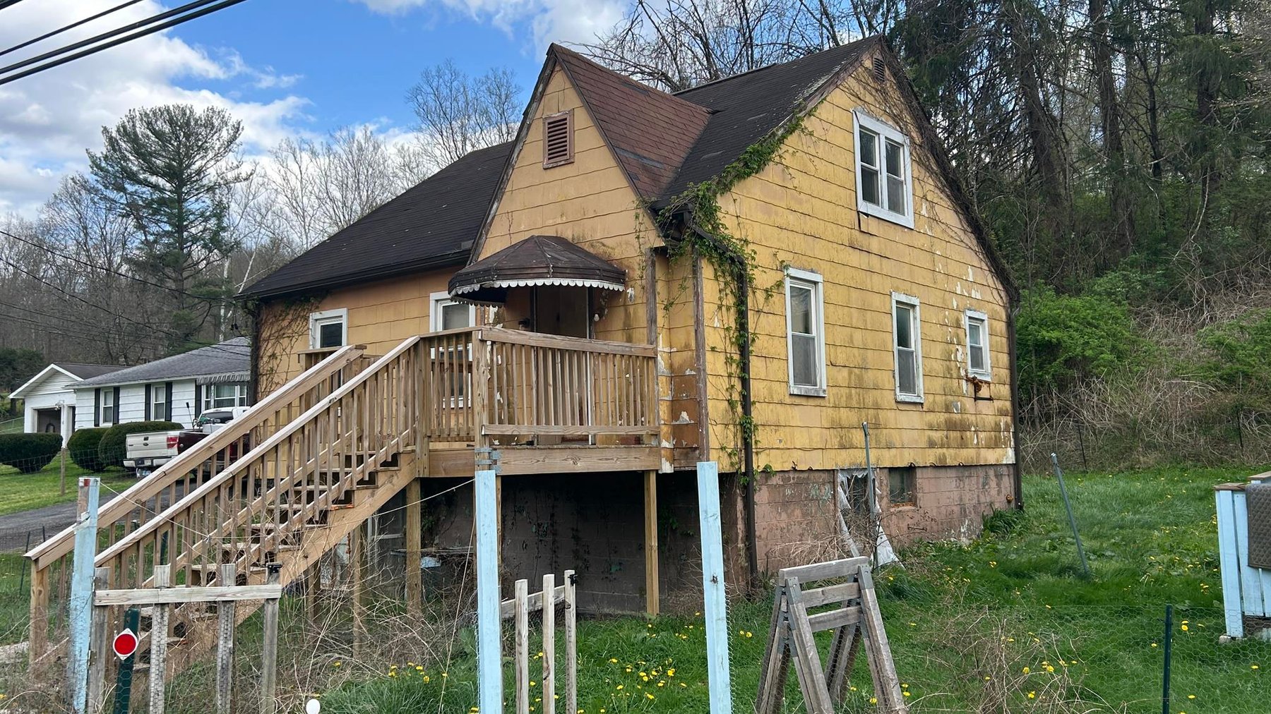 Image for 3 Bedroom Fixer Upper on Sun Valley Road Selling to the Highest Bidder