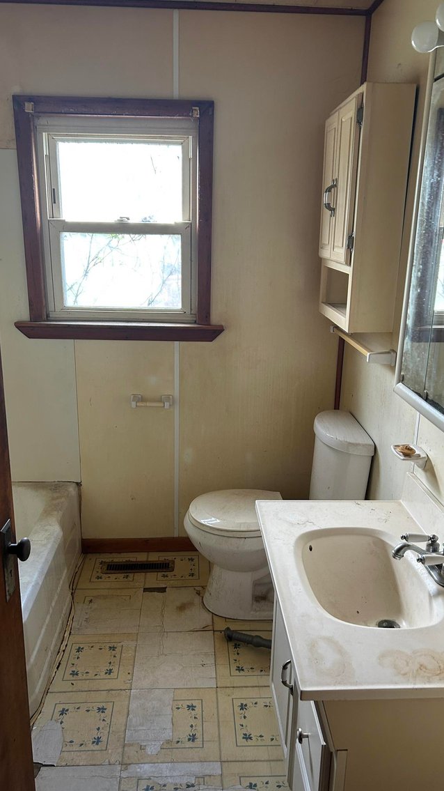 Image for 3 Bedroom Fixer Upper on Sun Valley Road Selling to the Highest Bidder