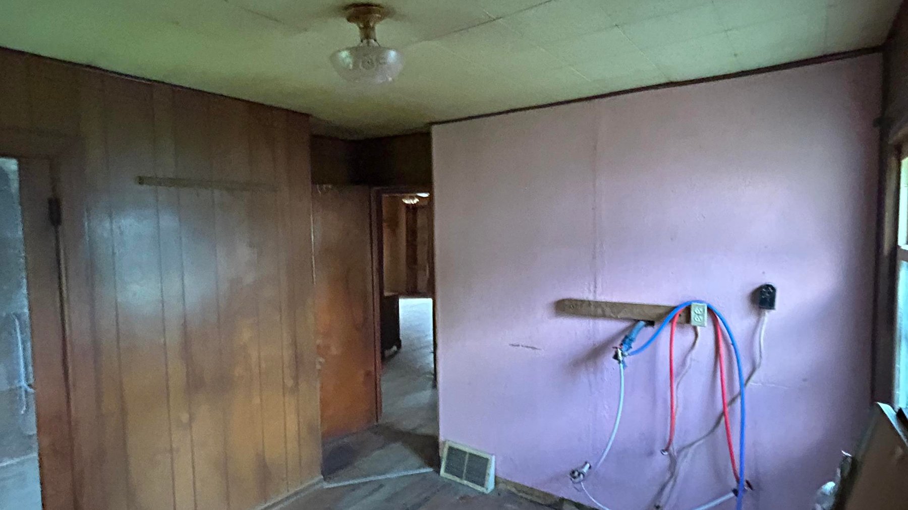 Image for 3 Bedroom Fixer Upper on Sun Valley Road Selling to the Highest Bidder