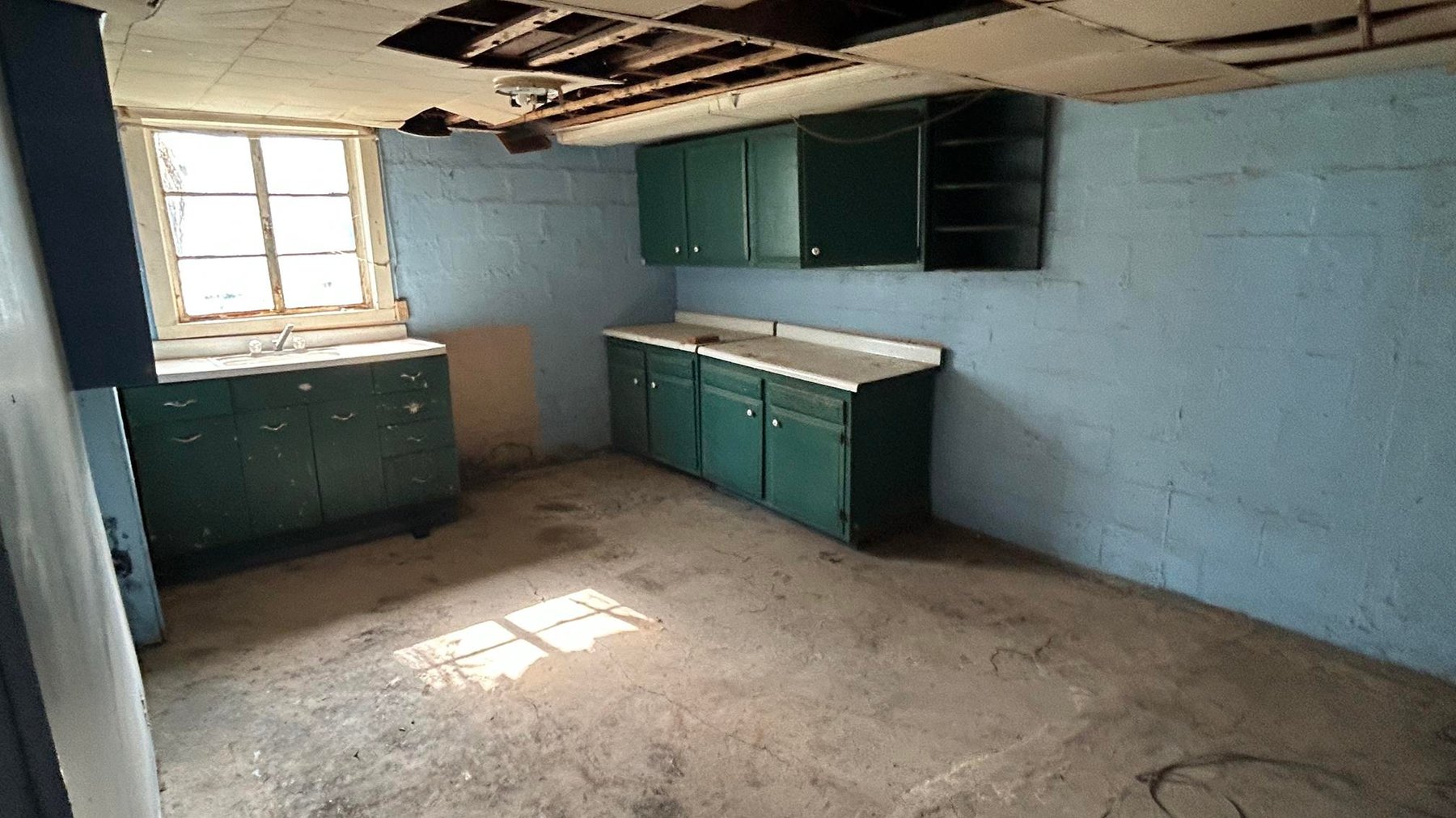 Image for 3 Bedroom Fixer Upper on Sun Valley Road Selling to the Highest Bidder