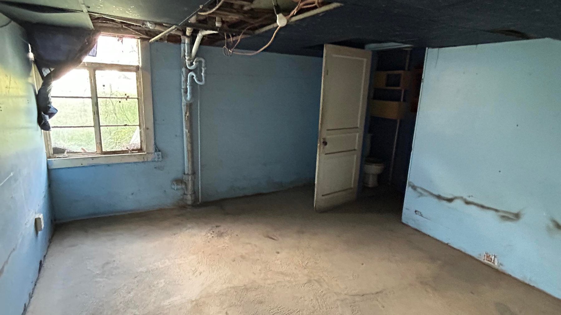 Image for 3 Bedroom Fixer Upper on Sun Valley Road Selling to the Highest Bidder