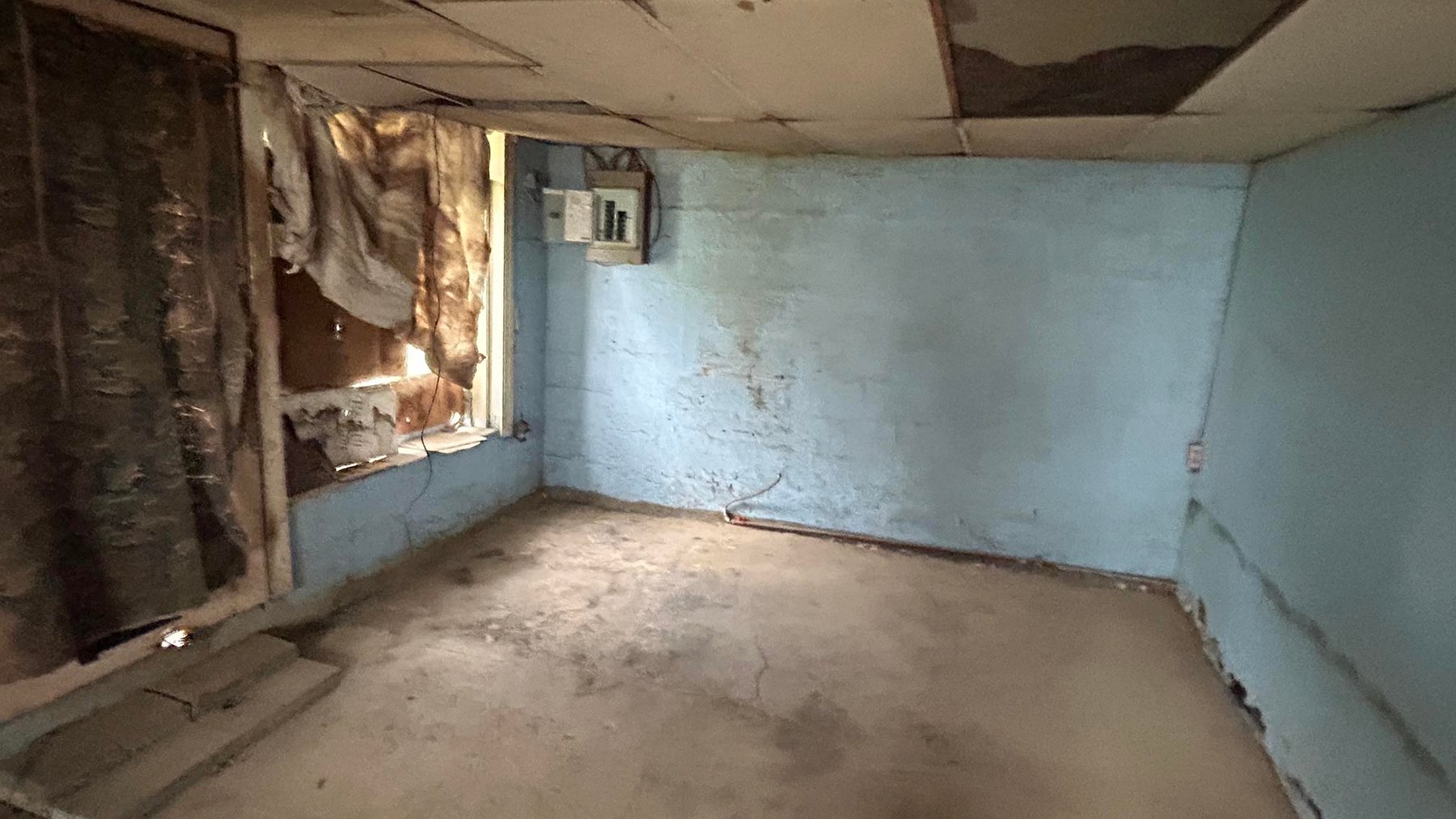 Image for 3 Bedroom Fixer Upper on Sun Valley Road Selling to the Highest Bidder