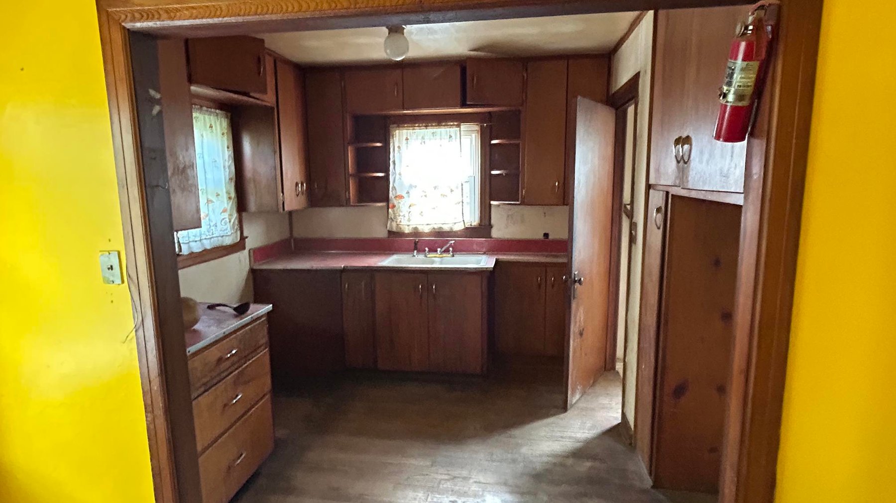 Image for 3 Bedroom Fixer Upper on Sun Valley Road Selling to the Highest Bidder