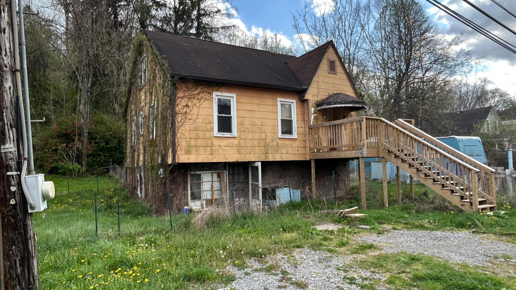 Image for 3 Bedroom Fixer Upper on Sun Valley Road Selling to the Highest Bidder
