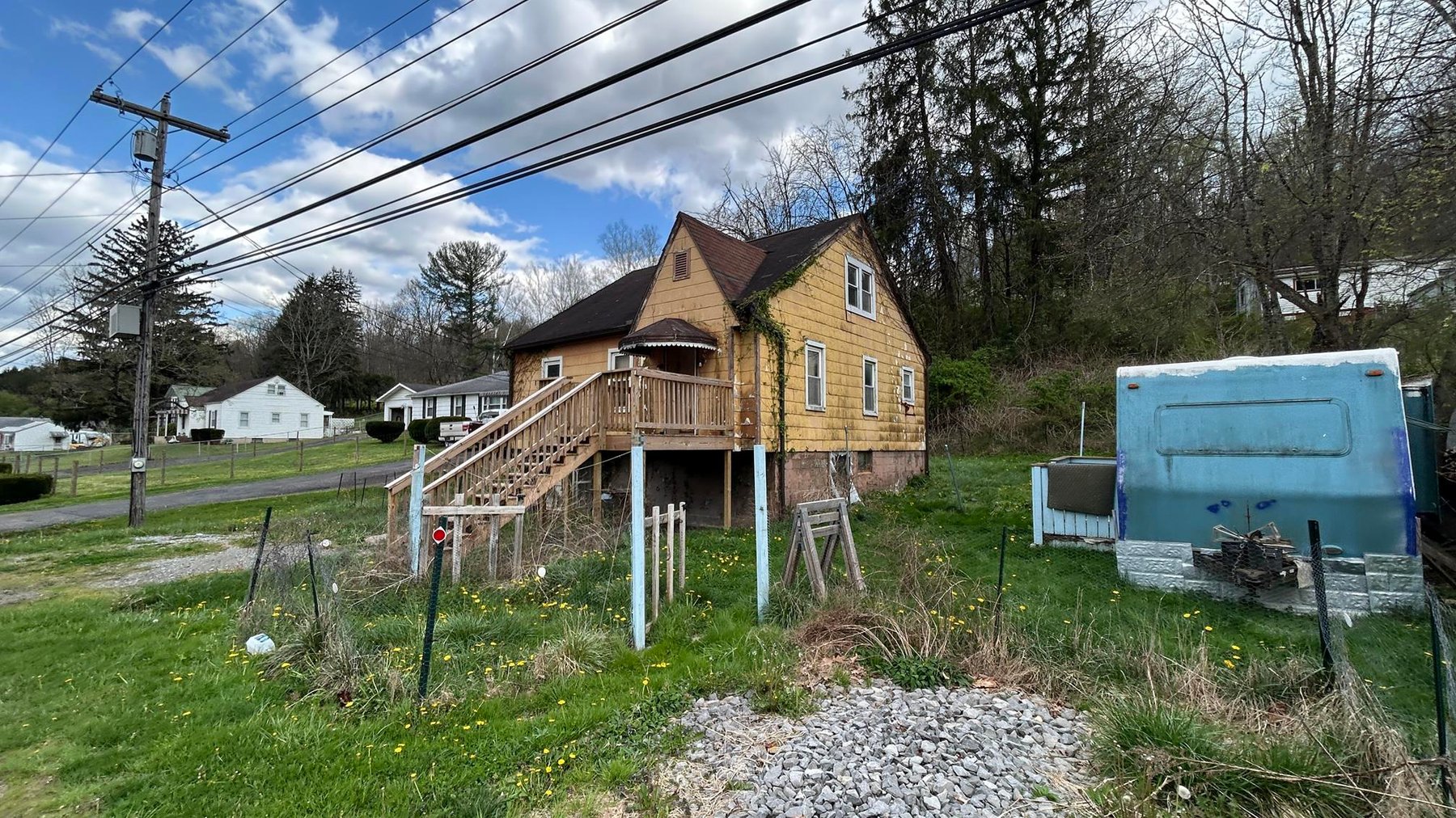 Image for 3 Bedroom Fixer Upper on Sun Valley Road Selling to the Highest Bidder