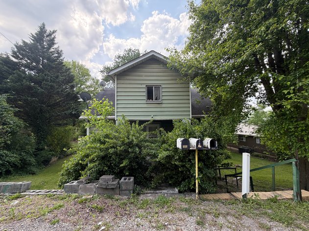 Image for 3-Unit Apartment Building in Nitro