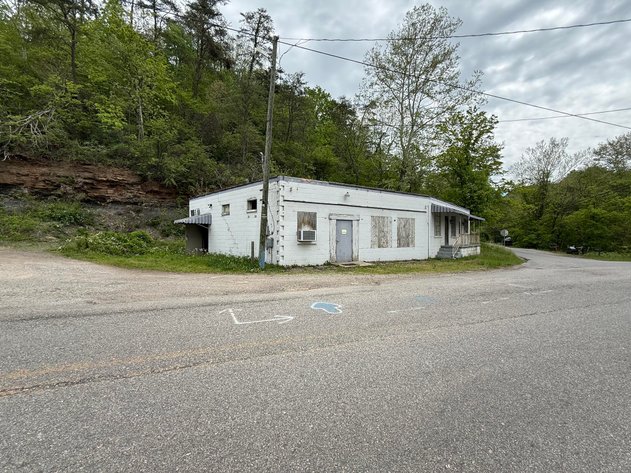 Image for Mixed-Use Property on an Acre in Charleston Selling to the Highest Bidder