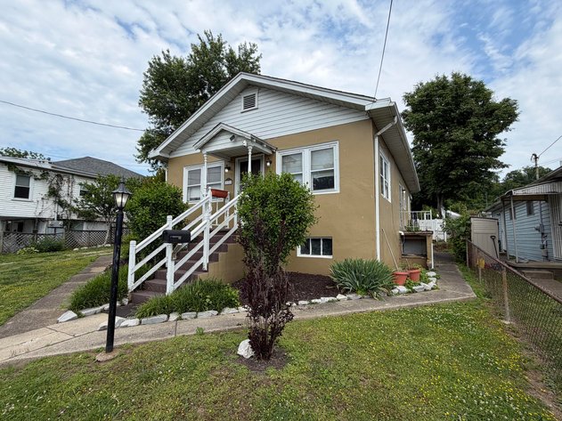 Image for 3 Bedroom with 2-Stall Garage in Dunbar