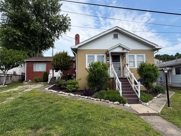 Image for 3 Bedroom with 2-Stall Garage in Dunbar