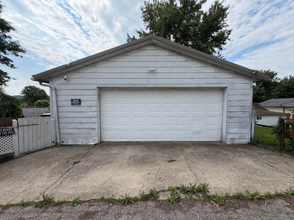 Image for 3 Bedroom with 2-Stall Garage in Dunbar
