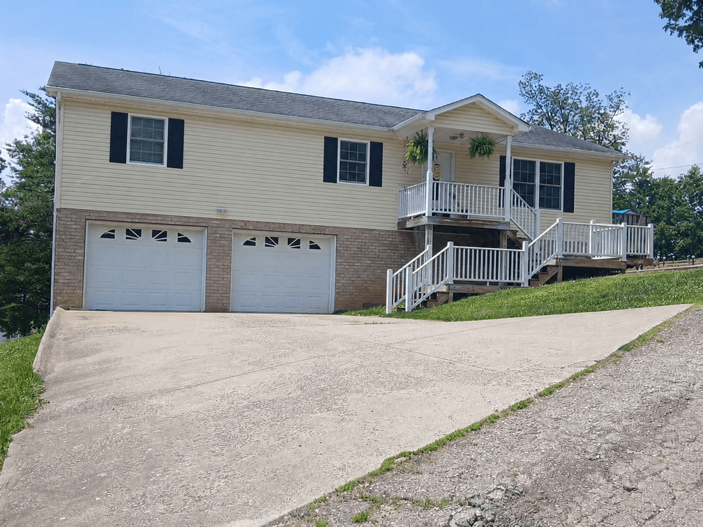 Image for Move-in Ready 3 Bedroom on Half an Acre in Elkview