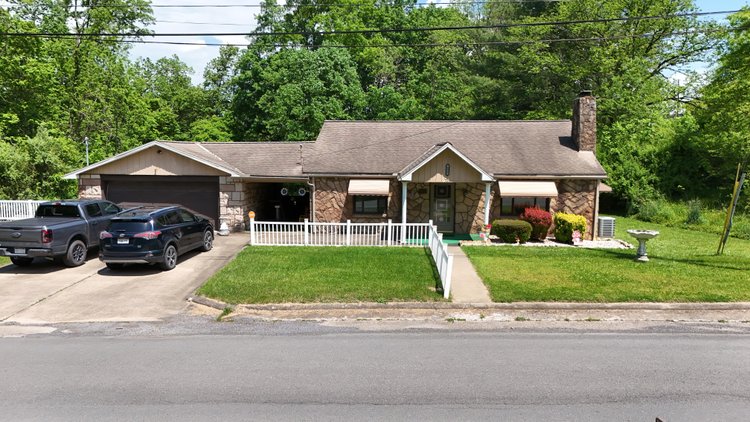 Image for Spacious 2 Bedroom Stone Home in Fairmont