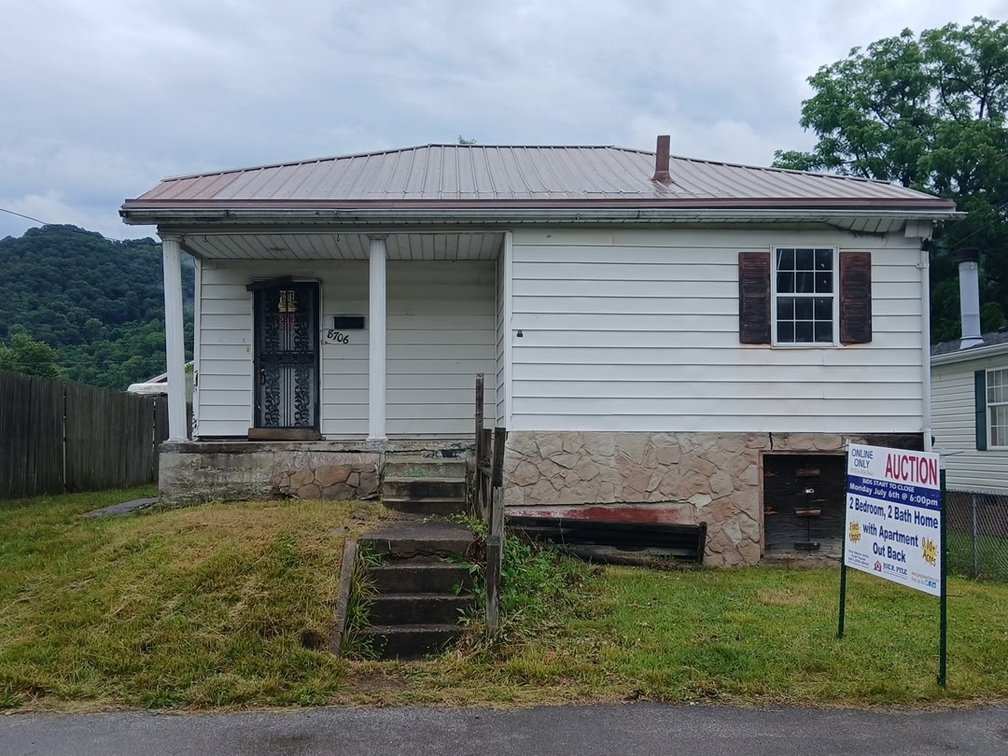 Image for 2 Bedroom Plus Apartment in Marmet Ideal for a Remodel