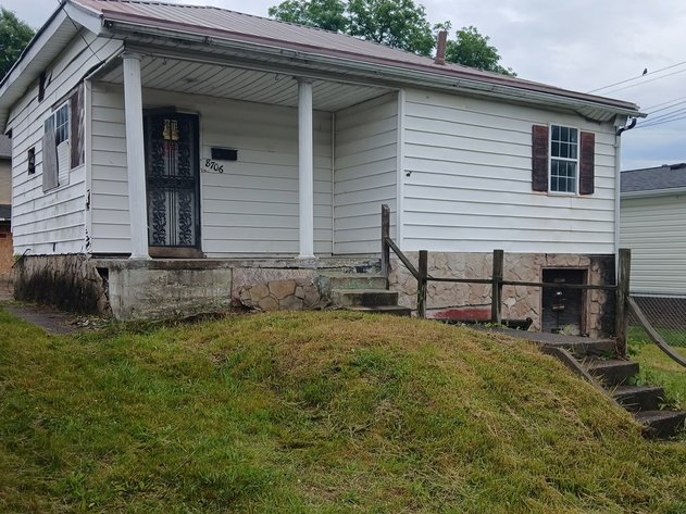 Image for 2 Bedroom Plus Apartment in Marmet Ideal for a Remodel