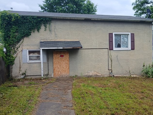 Image for 2 Bedroom Plus Apartment in Marmet Ideal for a Remodel