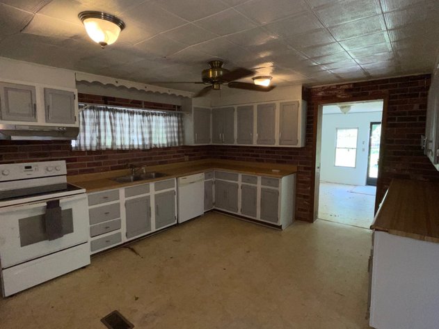 Image for Spacious 4 Bedroom in Chapmanville – Potential Duplex Conversion
