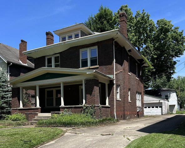 Image for Brick 4 Bedroom in Huntington Selling to the Highest Bidder