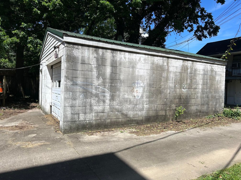 Image for Brick 4 Bedroom in Huntington Selling to the Highest Bidder
