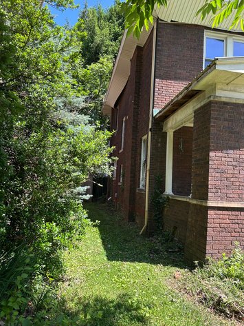 Image for Brick 4 Bedroom in Huntington Selling to the Highest Bidder