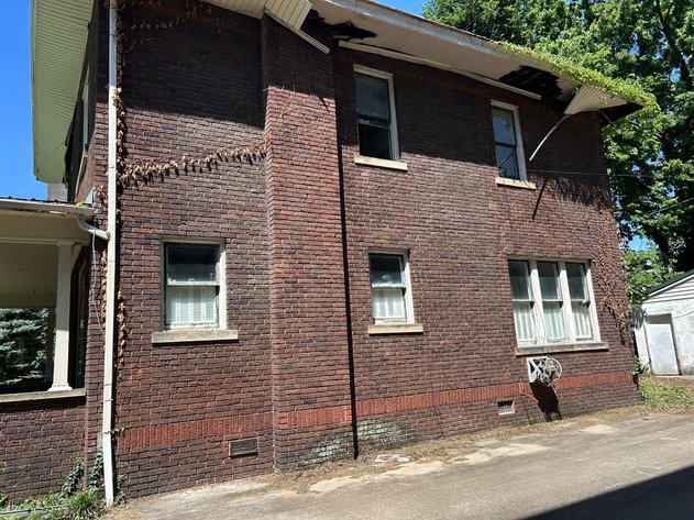 Image for Brick 4 Bedroom in Huntington Selling to the Highest Bidder