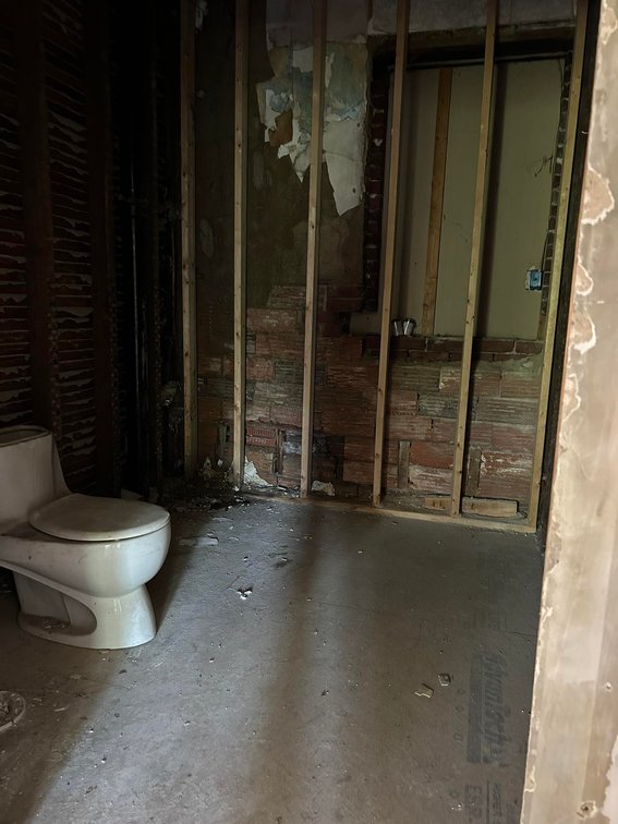 Image for Brick 4 Bedroom in Huntington Selling to the Highest Bidder