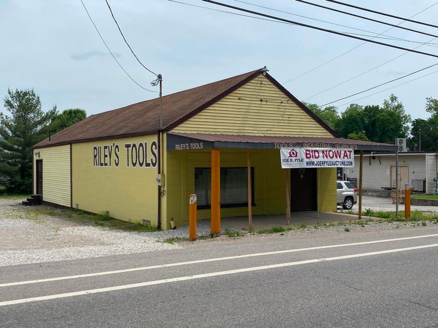 Image for SOLD $192,500 - Commercial Building and Residential Units Selling to the Highest Bidders