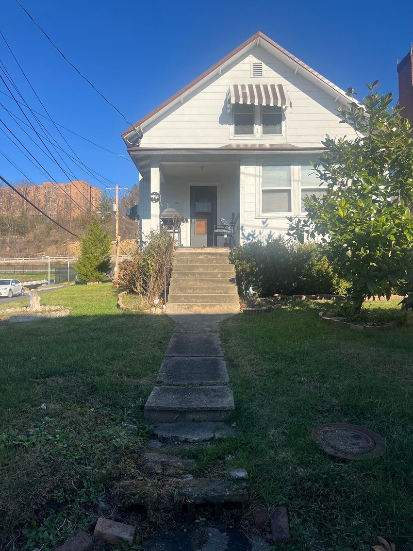 Image for SOLD $29,700 - 3 Bedroom in Downtown Charleston Selling to the Highest Bidder